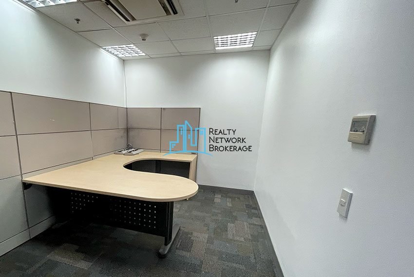 Office Space For Rent In IT Park, 1000 SqM-ROOM2